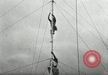 Image air stunts Colwyn Bay Royaume-Uni, 1930, de la seconde 13 séquences d'archives historiques vidéo 65675032162