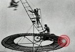 Image air stunts Colwyn Bay Royaume-Uni, 1930, de la seconde 37 séquences d'archives historiques vidéo 65675032162