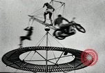 Image air stunts Colwyn Bay Royaume-Uni, 1930, de la seconde 39 séquences d'archives historiques vidéo 65675032162