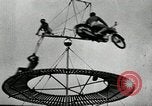 Image air stunts Colwyn Bay Royaume-Uni, 1930, de la seconde 43 séquences d'archives historiques vidéo 65675032162