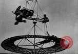 Image air stunts Colwyn Bay Royaume-Uni, 1930, de la seconde 47 séquences d'archives historiques vidéo 65675032162