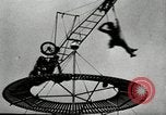 Image air stunts Colwyn Bay Royaume-Uni, 1930, de la seconde 56 séquences d'archives historiques vidéo 65675032162