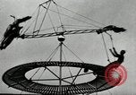 Image air stunts Colwyn Bay Royaume-Uni, 1930, de la seconde 58 séquences d'archives historiques vidéo 65675032162