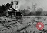 Immagine di La trivellazione petrolifera derrick United States USA, 1940, secondo 7 filmato di repertorio 65675032168