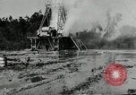 Immagine di La trivellazione petrolifera derrick United States USA, 1940, secondo 8 filmato di repertorio 65675032168