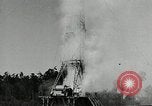 Immagine di La trivellazione petrolifera derrick United States USA, 1940, secondo 13 filmato di repertorio 65675032168