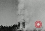 Immagine di La trivellazione petrolifera derrick United States USA, 1940, secondo 14 filmato di repertorio 65675032168