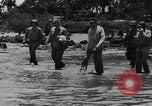 Standbild General Douglas MacArthur Leyte Philippinen, 1944, aus Sekunde 8 historischem Filmmaterial Videoclip 65675032173