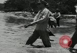 Standbild General Douglas MacArthur Leyte Philippinen, 1944, aus Sekunde 11 historischem Filmmaterial Videoclip 65675032173