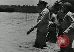 Standbild General Douglas MacArthur Leyte Philippinen, 1944, aus Sekunde 13 historischem Filmmaterial Videoclip 65675032173