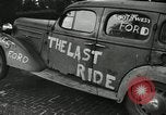 Standbild Bonfire von Autos United States USA, 1939, aus Sekunde 33 historischem Filmmaterial Videoclip 65675032191