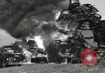 Standbild Bonfire von Autos United States USA, 1939, aus Sekunde 36 historischem Filmmaterial Videoclip 65675032191