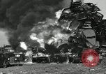 Standbild Bonfire von Autos United States USA, 1939, aus Sekunde 37 historischem Filmmaterial Videoclip 65675032191