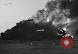 Standbild Bonfire von Autos United States USA, 1939, aus Sekunde 46 historischem Filmmaterial Videoclip 65675032191