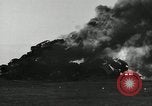 Standbild Bonfire von Autos United States USA, 1939, aus Sekunde 48 historischem Filmmaterial Videoclip 65675032191