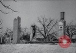 Immagine di Vacante e danneggiato dalla guerra civile case coloniche United States USA, 1937, secondo 62 filmato di repertorio 65675032220