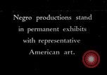 Standbild Afroamerikanische Kunst im Whitney Museum New York City USA, 1937, aus Sekunde 1 historischem Filmmaterial Videoclip 65675032268