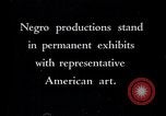 Standbild Afroamerikanische Kunst im Whitney Museum New York City USA, 1937, aus Sekunde 3 historischem Filmmaterial Videoclip 65675032268