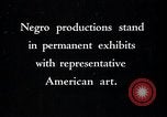 Standbild Afroamerikanische Kunst im Whitney Museum New York City USA, 1937, aus Sekunde 5 historischem Filmmaterial Videoclip 65675032268