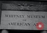 Standbild Afroamerikanische Kunst im Whitney Museum New York City USA, 1937, aus Sekunde 10 historischem Filmmaterial Videoclip 65675032268