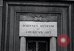 Standbild Afroamerikanische Kunst im Whitney Museum New York City USA, 1937, aus Sekunde 28 historischem Filmmaterial Videoclip 65675032268