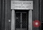 Standbild Afroamerikanische Kunst im Whitney Museum New York City USA, 1937, aus Sekunde 32 historischem Filmmaterial Videoclip 65675032268