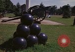 Image des canons et des boulets de canon Washington DC USA, 1974, de la seconde 24 séquences d'archives historiques vidéo 65675032279