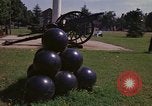 Image des canons et des boulets de canon Washington DC USA, 1974, de la seconde 25 séquences d'archives historiques vidéo 65675032279