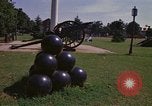 Image des canons et des boulets de canon Washington DC USA, 1974, de la seconde 31 séquences d'archives historiques vidéo 65675032279