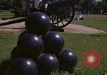 Image des canons et des boulets de canon Washington DC USA, 1974, de la seconde 34 séquences d'archives historiques vidéo 65675032279