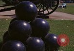 Image des canons et des boulets de canon Washington DC USA, 1974, de la seconde 35 séquences d'archives historiques vidéo 65675032279