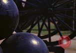 Image des canons et des boulets de canon Washington DC USA, 1974, de la seconde 51 séquences d'archives historiques vidéo 65675032279