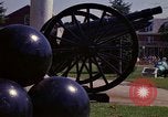 Image des canons et des boulets de canon Washington DC USA, 1974, de la seconde 61 séquences d'archives historiques vidéo 65675032279