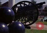 Image des canons et des boulets de canon Washington DC USA, 1974, de la seconde 62 séquences d'archives historiques vidéo 65675032279
