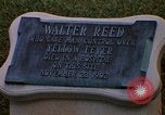 Standbild Walter Reed Gedenktafel Fort Lesley J McNair Washington DC USA, 1974, aus Sekunde 10 historischem Filmmaterial Videoclip 65675032282