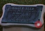 Standbild Walter Reed Gedenktafel Fort Lesley J McNair Washington DC USA, 1974, aus Sekunde 15 historischem Filmmaterial Videoclip 65675032282