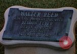 Standbild Walter Reed Gedenktafel Fort Lesley J McNair Washington DC USA, 1974, aus Sekunde 19 historischem Filmmaterial Videoclip 65675032282