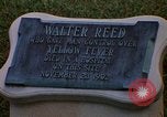 Standbild Walter Reed Gedenktafel Fort Lesley J McNair Washington DC USA, 1974, aus Sekunde 21 historischem Filmmaterial Videoclip 65675032282