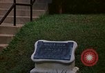 Standbild Walter Reed Gedenktafel Fort Lesley J McNair Washington DC USA, 1974, aus Sekunde 28 historischem Filmmaterial Videoclip 65675032282