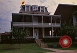 Standbild Walter Reed Gedenktafel Fort Lesley J McNair Washington DC USA, 1974, aus Sekunde 57 historischem Filmmaterial Videoclip 65675032282
