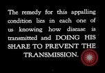 Immagine di Causa di malattie dei microrganismi United States USA, 1922, secondo 37 filmato di repertorio 65675032292