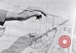 Standbild Palmer Hayden Malerei die Brooklyn Bridge New York City USA, 1937, aus Sekunde 30 historischem Filmmaterial Videoclip 65675032300