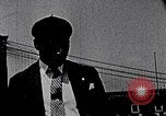 Standbild Palmer Hayden Malerei die Brooklyn Bridge New York City USA, 1937, aus Sekunde 50 historischem Filmmaterial Videoclip 65675032300