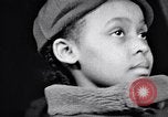 Standbild Kind Künstler und Gemälde New York City USA, 1937, aus Sekunde 21 historischem Filmmaterial Videoclip 65675032313