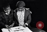 Standbild Kind Künstler und Gemälde New York City USA, 1937, aus Sekunde 43 historischem Filmmaterial Videoclip 65675032313
