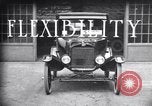 Immagine di Ford Modello T-Coupe Detroit Michigan USA, 1924, secondo 13 filmato di repertorio 65675032316