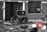 Immagine di Ford Modello T-Coupe Detroit Michigan USA, 1924, secondo 15 filmato di repertorio 65675032317
