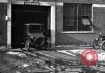 Immagine di Ford Modello T-Coupe Detroit Michigan USA, 1924, secondo 18 filmato di repertorio 65675032317