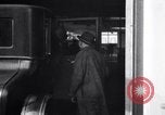 Immagine di Ford Modello T-Coupe Detroit Michigan USA, 1924, secondo 28 filmato di repertorio 65675032317