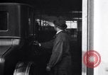 Immagine di Ford Modello T-Coupe Detroit Michigan USA, 1924, secondo 33 filmato di repertorio 65675032317